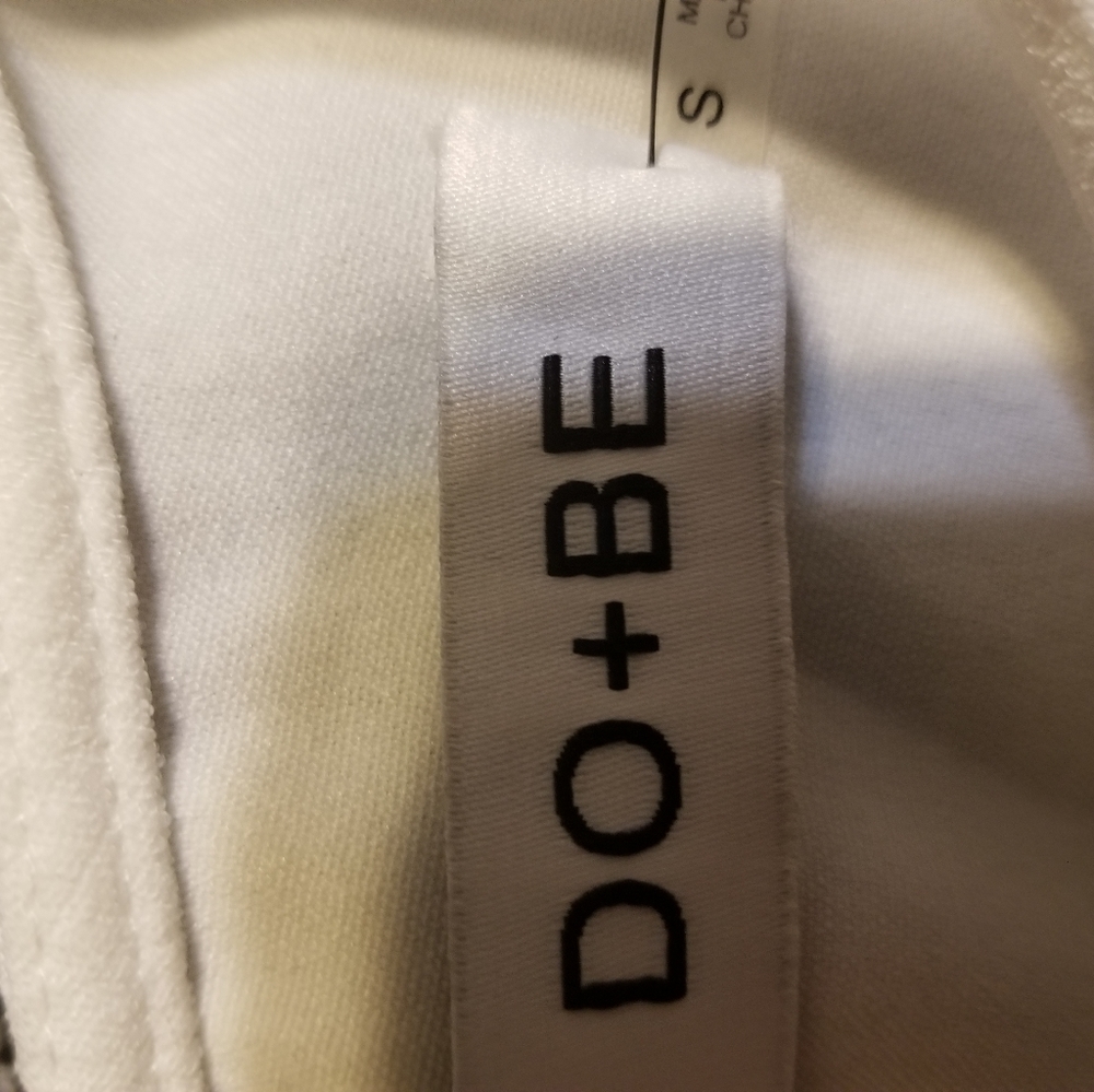 DO + BE white bell sleeve cre neck polyester blouse NWT - Picture 5 of 7